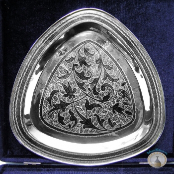 Серебряная тарелка-поднос "Верест"