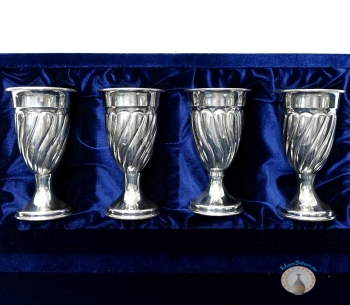 Набор серебряных рюмок для водки или коньяка "Мираж" (4 шт) (объем 1 рюмки 65 мл)