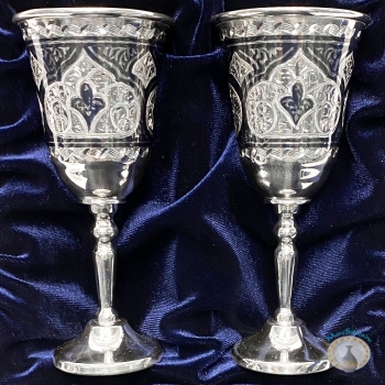 Набор серебряных рюмок для водки или коньяка "Праздничные-3" (2 шт) (объем 1 рюмки 50 мл)