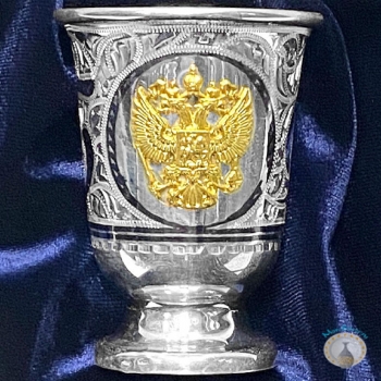 Серебряная стопка для водки или коньяка с позолоченным гербом России "Воевода" (объем 45 мл)