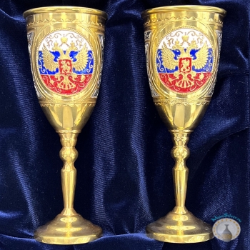 Набор серебряных рюмок для водки или коньяка с золотым покрытием, горячей эмалью и позолоченным гербом России "Символ-5" (2 шт) (объем 1 рюмки 80 мл)