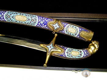 Эксклюзивная серебряная сабля со слоновой костью, горячей эмалью и золотым покрытием "Эдельвейс"